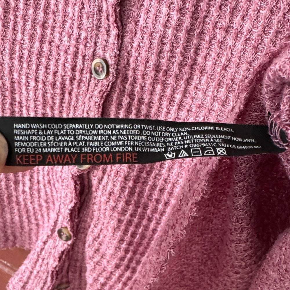 Urban Outfitters Pink Button-Front Ribbed V-Neck Long Sleeve Top - Picture 10 of 10